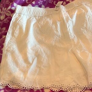 LOFT white Floral Embroidered Shorts- elastic waist- pull on- new xxl
